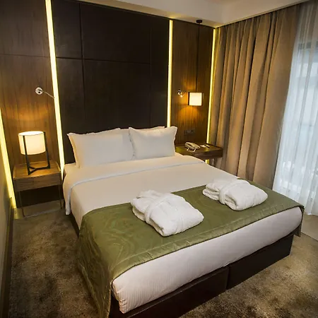 Ramada By Wyndham Florya فندق 4*