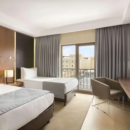 Ramada By Wyndham Florya فندق