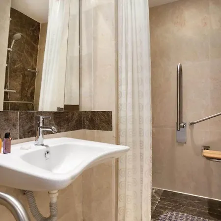 Ramada By Wyndham Florya فندق
