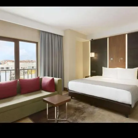 فندق Ramada By Wyndham Florya 4*