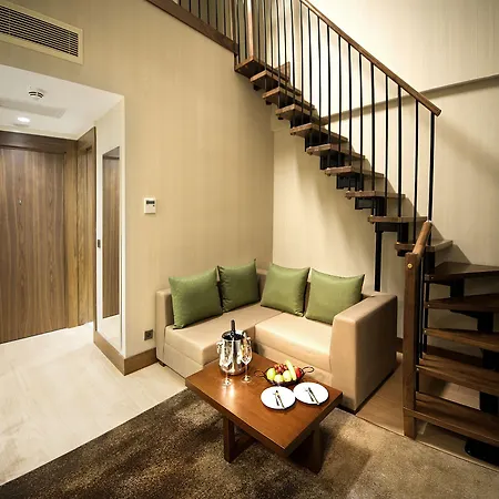 Ramada By Wyndham Florya Hotell 4*