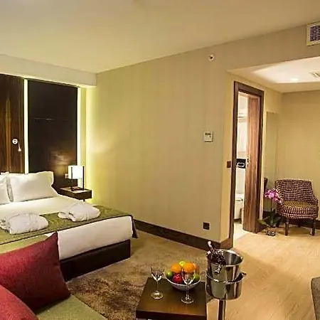 Hotel Ramada By Wyndham Florya 4*